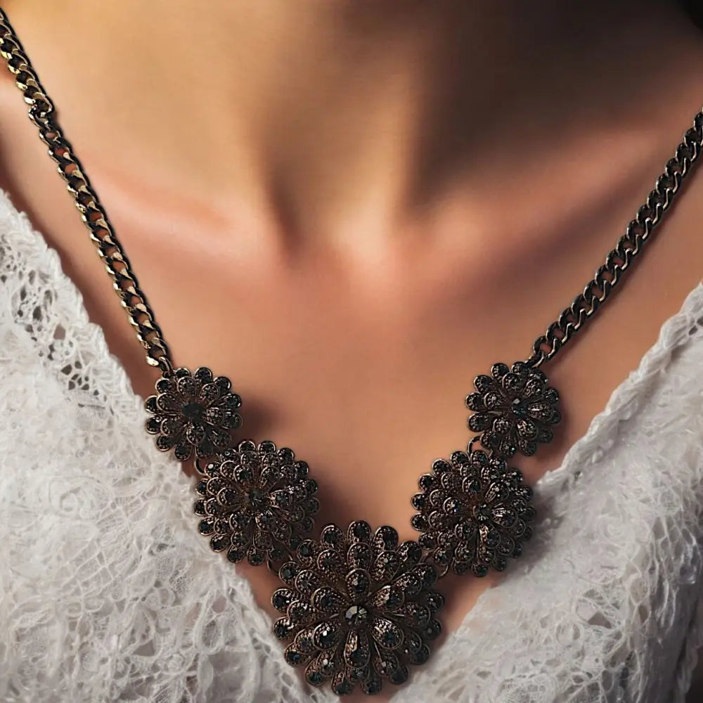 Adair Crushed Stones 5 Petals Necklace - Necklace