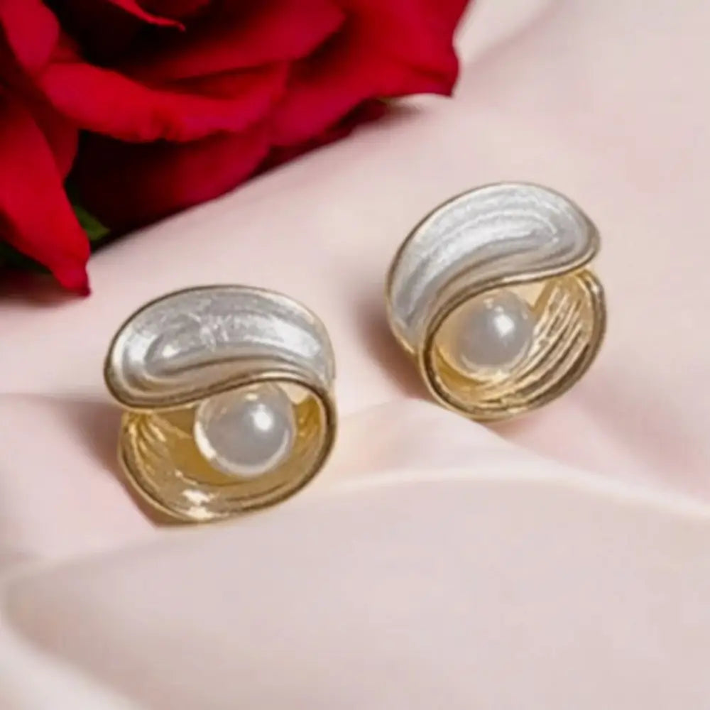 Yugavi Shell Designer Pearl Earrings - Earrings